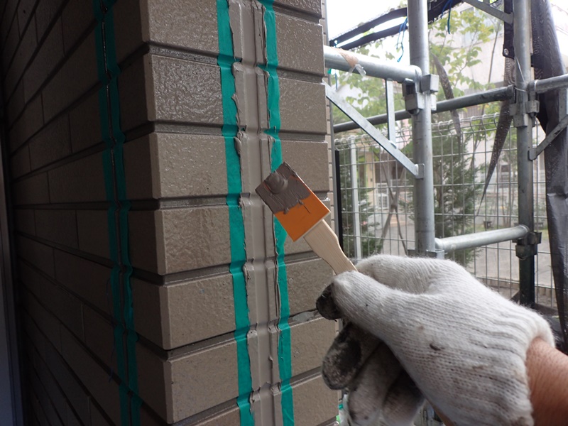 外壁の塗装　川崎市高津区住宅塗りかえ工事　サイディングクリアー後コーキングの打替え