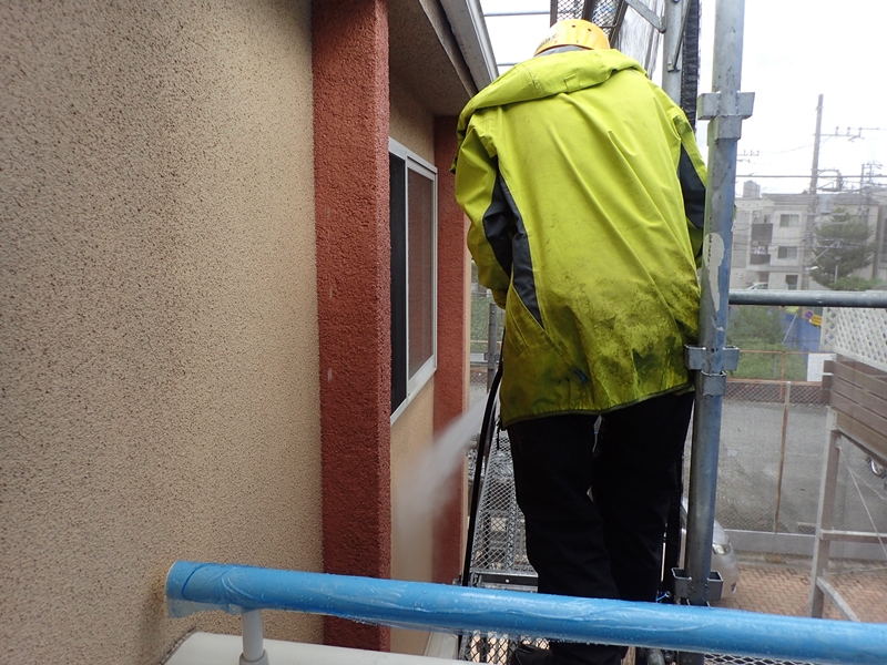  川崎市 高津区 住宅　外壁 塗装　ガイナ 塗装 とダイナミックトップ塗り替え工事　塗装工事前洗浄 