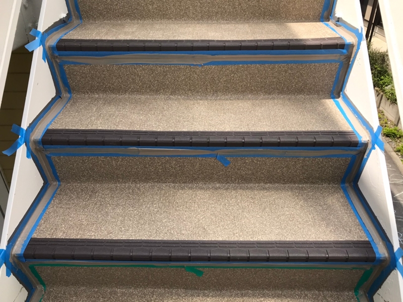 鉄階段の補修　タキステップ、長尺シート傾斜の補修工事