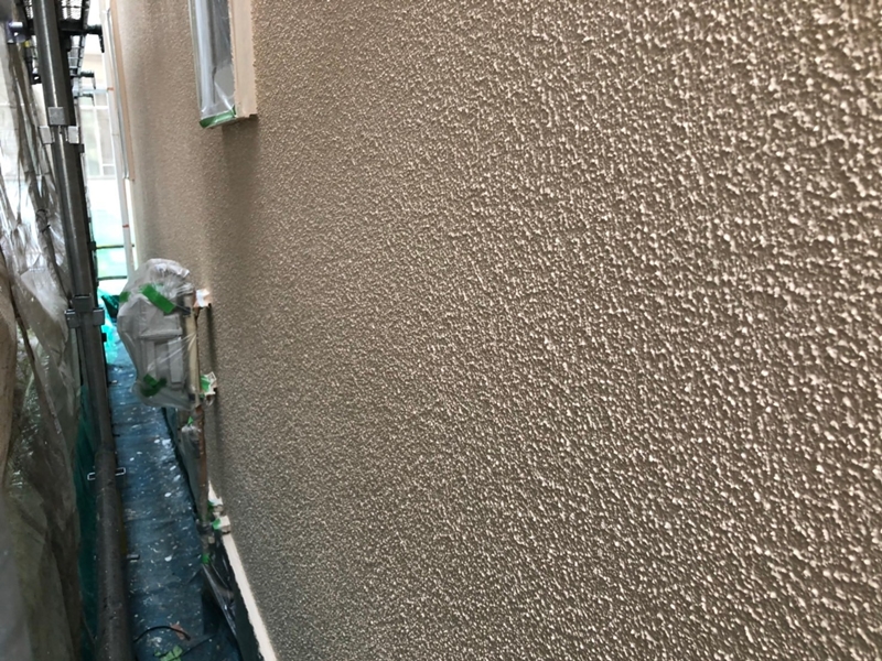 ダイナミックMUKIリシン外壁の塗り替え　神奈川県川崎市高津区住宅の外壁塗装　ダイナミックMUKI上塗り