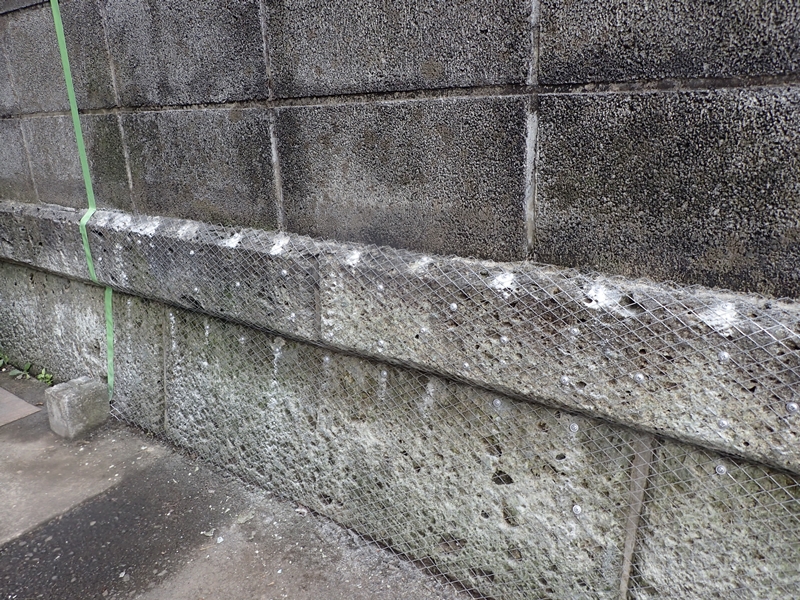 ブロック塀塗装 大谷石の補修工事とジョリパット仕上げ「校倉」大谷石下地処理補修