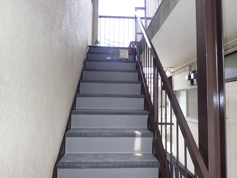 タキステップ　長尺シートの階段廊下の施工